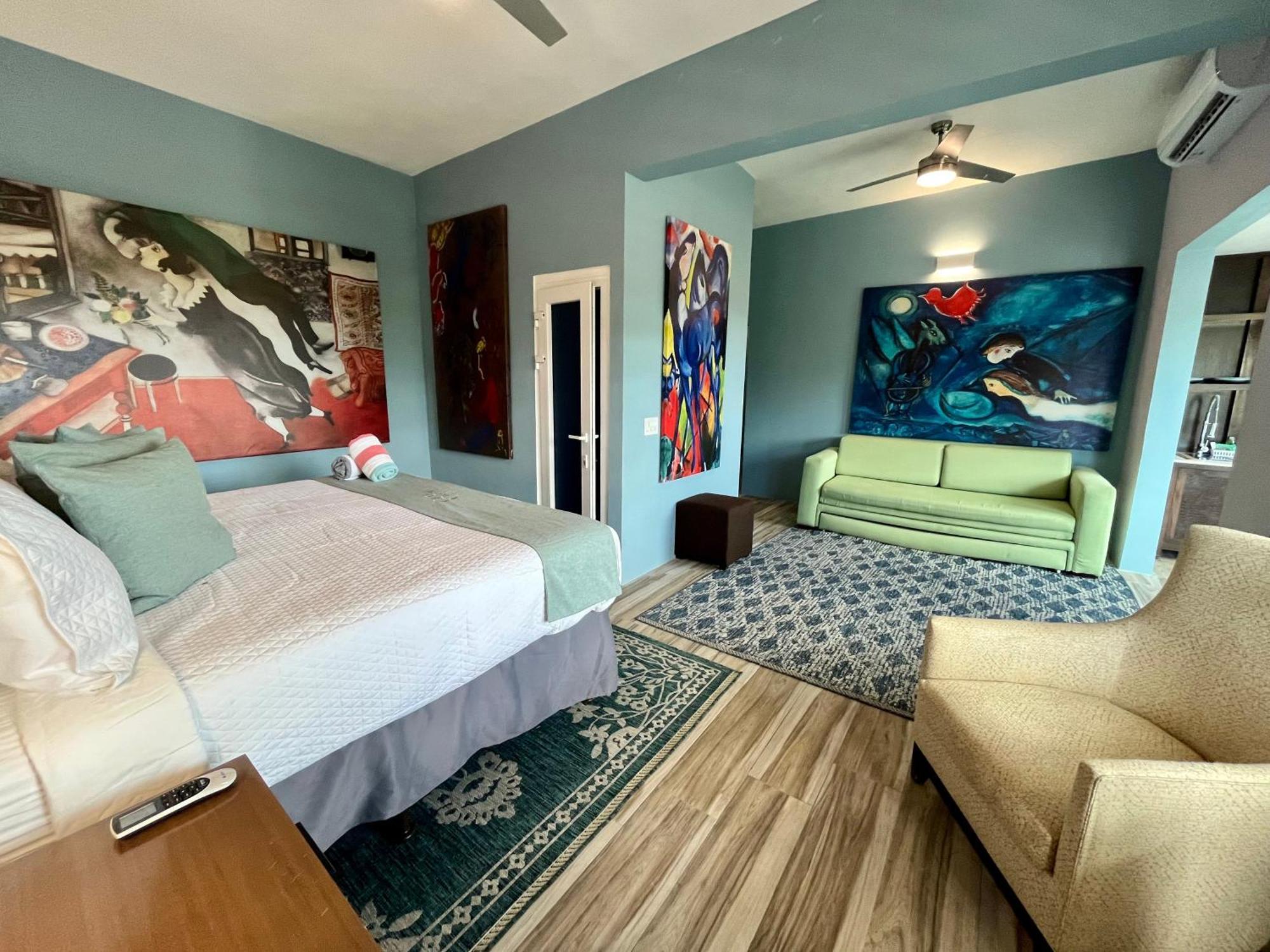 Old Crow Hotel And Suites В'єкес Екстер'єр фото